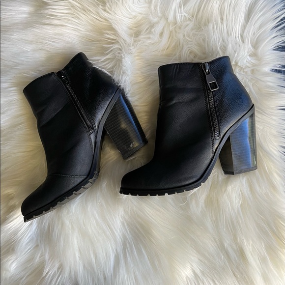 â¨DONATED⨠// Black zipper booties - Picture 1 of 12